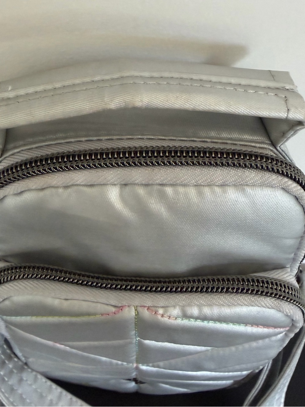 Lug Skeeter Silver Quilted Crossbody Phone Bag Belt Bag - Picture 7 of 10